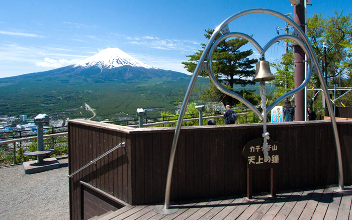 ホテルへ泊まって2日間の旅行なら、富士山や河口湖の観光も一緒に楽しめます。