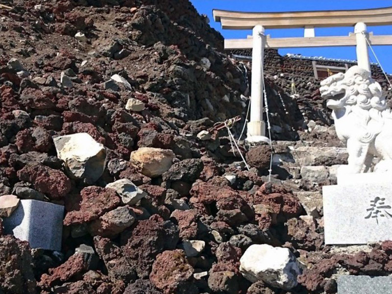 富士山頂付近現場©富士山奥宮境内地使用者組合
