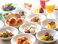 朝食は約40種のお料理が並ぶ人気の和洋バイキング