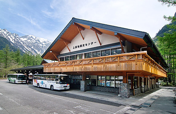 上高地バスターミナル さわやか信州号 新宿 上高地線 2番のりば発 バスツアーのアップオン