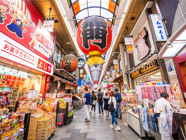 黒門市場 食い倒れの街 大阪らしい食べ歩きメニューも盛りだくさん 大阪観光スポット情報 バスツアーのアップオン 黒門市場 食い倒れの街 大阪らしい食べ歩きメニューも盛りだくさん 大阪観光スポット情報 バスツアーのアップオン
