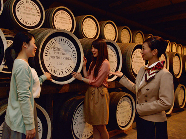 サントリー山崎蒸溜所 工場見学 日本を代表する名ウィスキーが育まれている蒸溜所 大阪観光スポット情報 バスツアーのアップオン