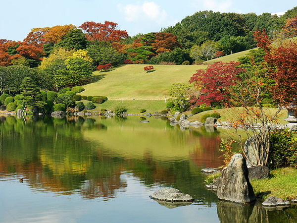 万博記念公園 日本庭園 日本万国博覧会に日本政府の出展施設として造園技術の粋を集めて造られた名園 大阪観光スポット情報 バスツアーのアップオン
